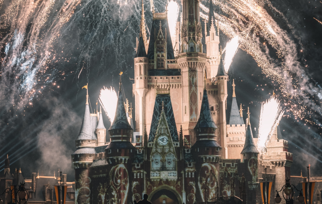HOW TO PLAN A MAGICAL DISNEY TRIP DURING THE HOLIDAYS