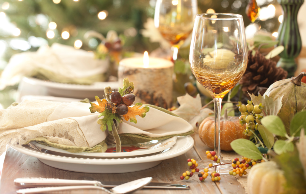 HOW TO SET UP A BEAUTIFUL THANKSGIVING DINNER TABLE